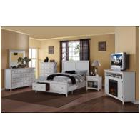 Bed / Dresser / Mirror / Nightstand