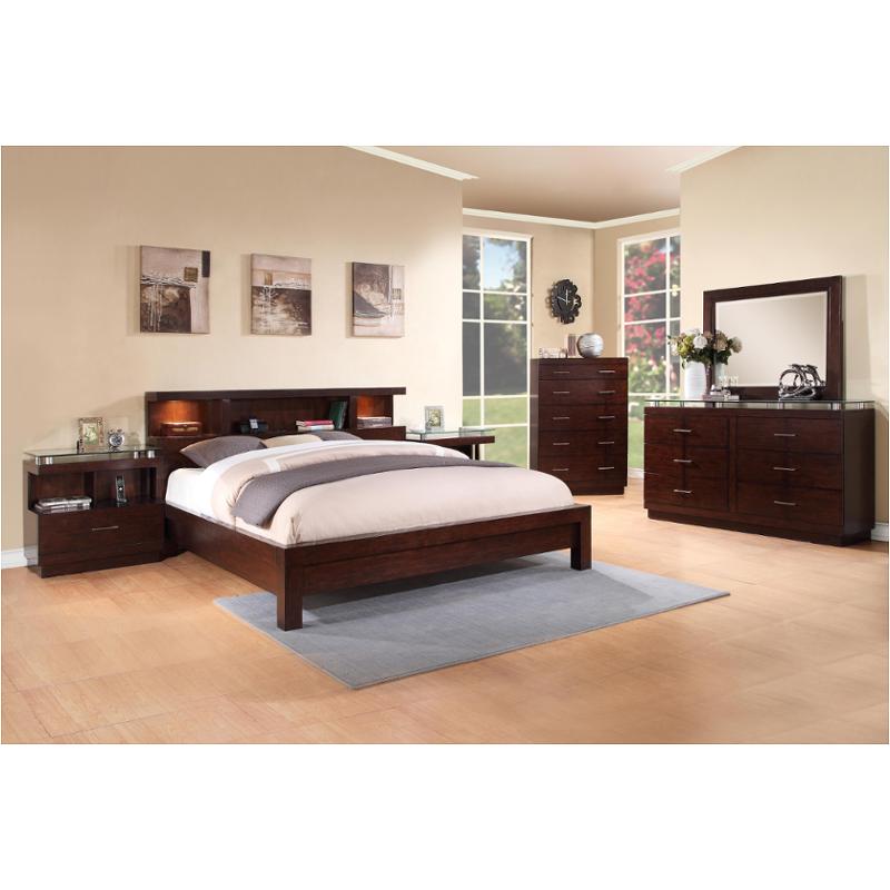 Bed / Dresser / Mirror / Nightstand
