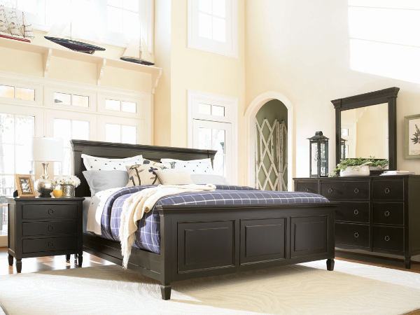 Bed / Dresser / Mirror / Nightstand